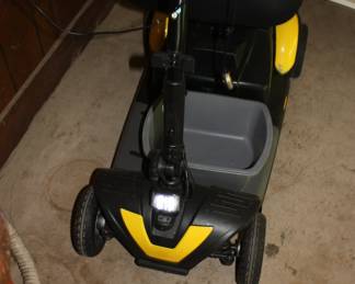 Golden Buzz-Around XL electric scooter w/battery charger/swivel seat/head light/ perfect condition w/ manual and booklet