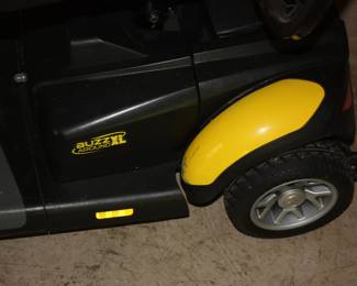 Golden Buzz-Around XL electric scooter w/battery charger/swivel seat/head light/ perfect condition w/ manual and booklet