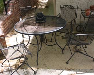 Outside metal patio table w/4 matching chairs