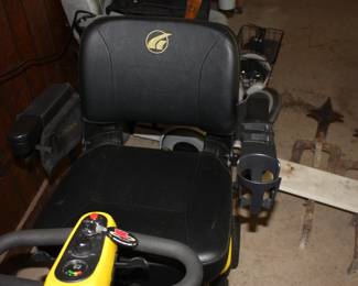 Golden Buzz-Around XL electric scooter w/battery charger/swivel seat/head light/ perfect condition w/ manual and booklet
