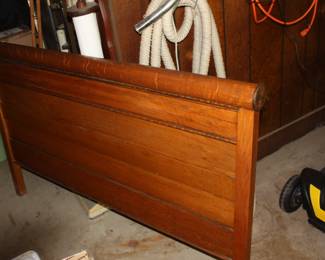Awesome quarter sawn head board & matching foot board Fantastic condition no splits in wood