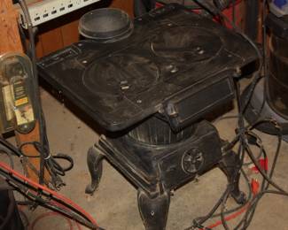 Vintage Brown Stove Works Cleveland Tn 'Monkey Stove' #2 no cracks or breaks