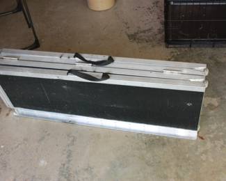 Heavy duty double ram for electric wheel chair