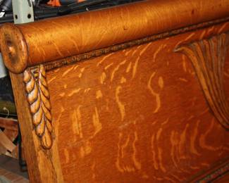 Awesome quarter sawn head board & matching foot board Fantastic condition no splits in wood