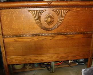 Awesome quarter sawn head board & matching foot board Fantastic condition no splits in wood