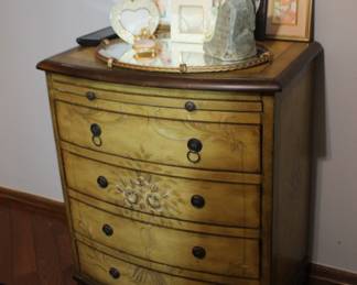 Chest with Pullout, Novelities