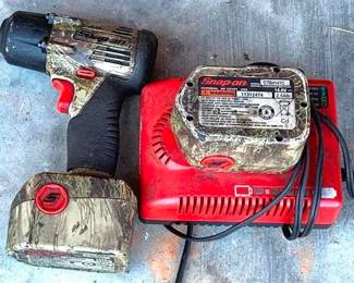 185 - Snap-On Cordless Drill & Charger You are buying a used as-is electric/electronic item. We do not guarantee all components are present, and if it is not expressly stated, it is untested.
