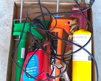 172 - Lot of Assorted Items You are buying a used as-is electric/electronic item. We do not guarantee all components are present, and if it is not expressly stated, it is untested.

