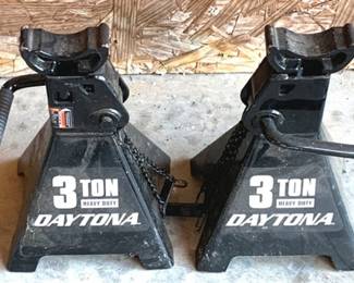 39 - Daytona 3-Ton Floor Jacks - 12x8x7
