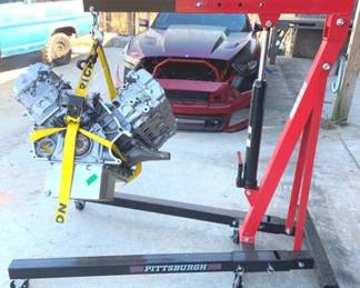 87 - Pittsburgh 1 Ton Folding Shop Crane MOTOR NOT INCLUDED You are buying a used as-is item. We do not guarantee all components are present, and if it is not expressly stated, it is untested.
