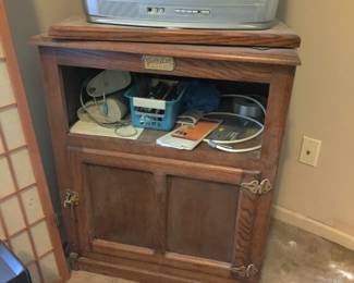 WHITE CLAD ICE BOX TV STAND $40