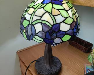 TIFFANY STYLE TABLE LAMP $35