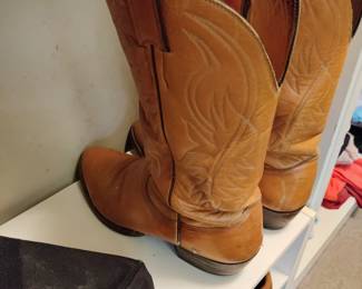 BELT BUCKLES, COWBOY HATS 7 1/2 @ $5.00 AND BOOTS mens 10 1/2 women's 9