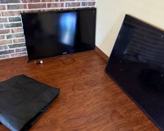 Lots of sizes of TV