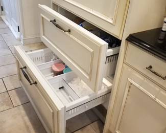 Sub-Zero refrigerator model 736TC has a two-drawer freezer