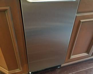 Under cabinet refrigerator
