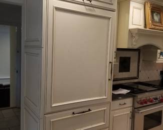 Sub-Zero refrigerator model 736TC has a two-drawer freezer
