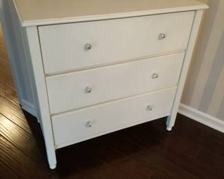 Contemporary 3-drawer dresser