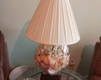 Seashell table lamp