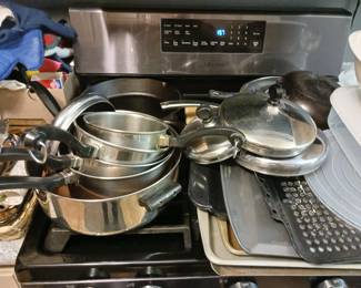 Kitchen cookware pots and pans