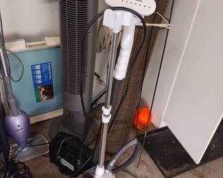 Portable clothes steamer