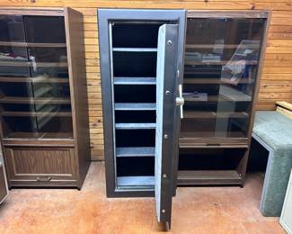 Safe $1000 and display cases