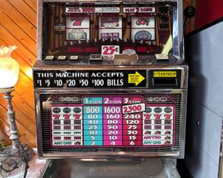 IGT Counter top casino style slot machine. Has been tested and works great. Comes with original set of keys. It is set up for quarters or bills. $900