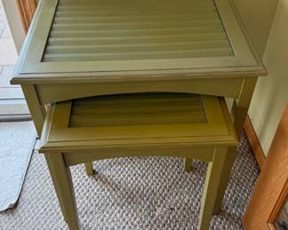 NESTING TABLES