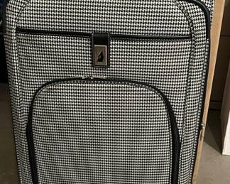 Lot 246 | Houndstooth London Fog Suitcase 360wheels