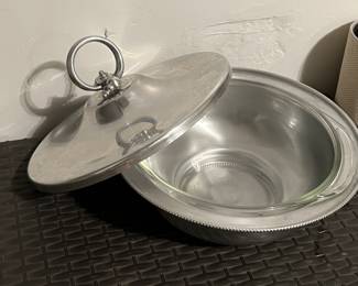 Lot 219 | Buenilun Aluminum Pyrex Casserole Holder w Glass