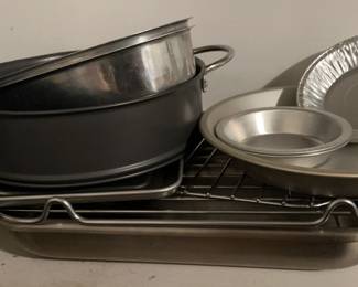 Lot 199 | Roasting Pans Cookware