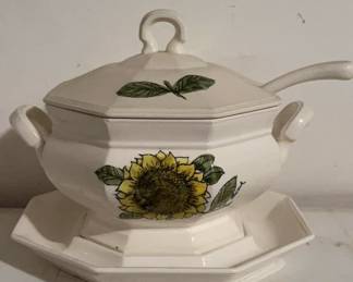 Lot 204 | Georges Briard Tureen w Lid Plate Ladle