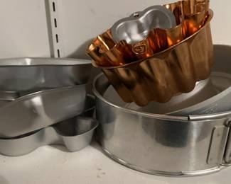 Lot 198 | Aluminum Bakeware Pans Molds