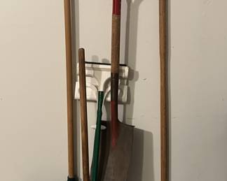 Lot 286 | Garden Tools Shovels Rakes