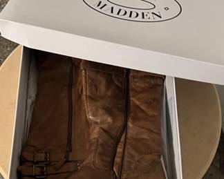 Lot 299 | Sz 9 Steve Madden Boots