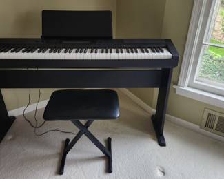 Lot 152 | Electronic Keyboard Piano Keyboard