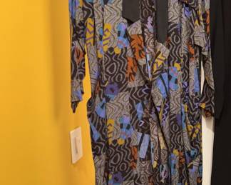 Lot 163 | SzXS Vintage Blossom Rose Postmodern Pattern Robe