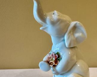 Lladro "Lucky in Love" elephant.