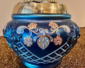 Fenton Art Glass Favrene Daisy jar vase. Handpainted. Signed by artist. Number 316 of 500.