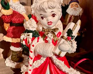 Various vintage holiday decor. Picture added 23-May-2025.