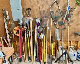 Collection of garden tools available. Picture added 23-May-2025.