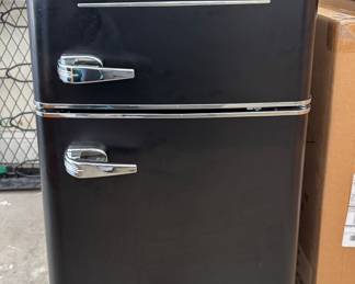 Kuppet Mini Fridge. 