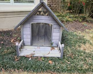 Outdoor doghouse.