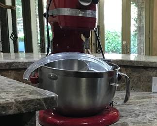 Kitchen Aid 5.5 Quart Bowl Lift Stand Mixer w/ attachments