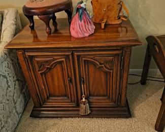 MCM END TABLE