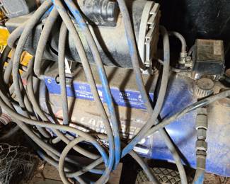 Campbell Hausfeld 4hp 13 gal 125 psi horizontal air compressor - works