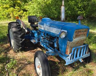 Ford 3000 Tractor, best offer by end of sale takes it home. Minimum offer $2,300 (does NOT include box scraper, selling separately)
