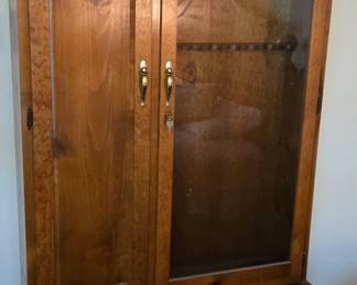 Gun cabinet