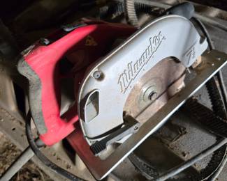 Milwaukee tilt-lok circular saw