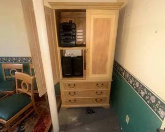 Entertainment center